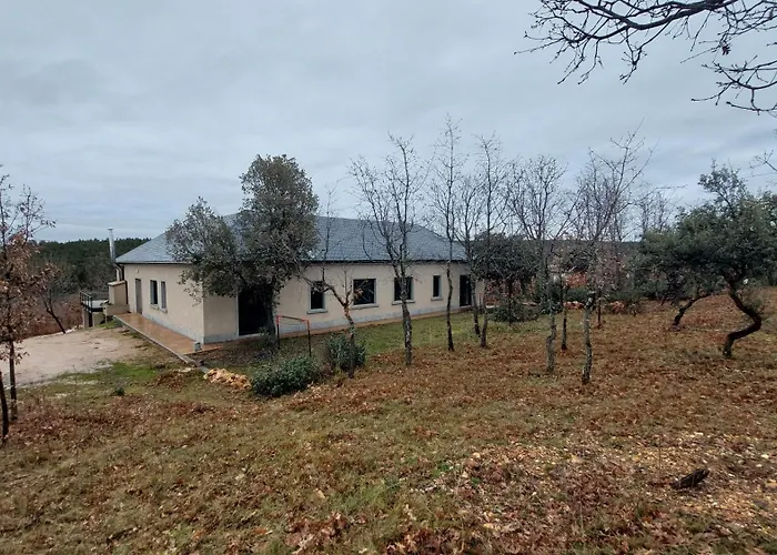 La Lumbre: encanto con piscina todo el año